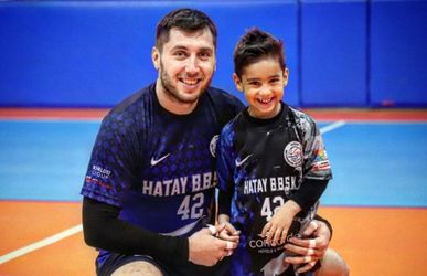 Aanvoerder Turkse handballers en zoontje omgekomen bij aardbeving