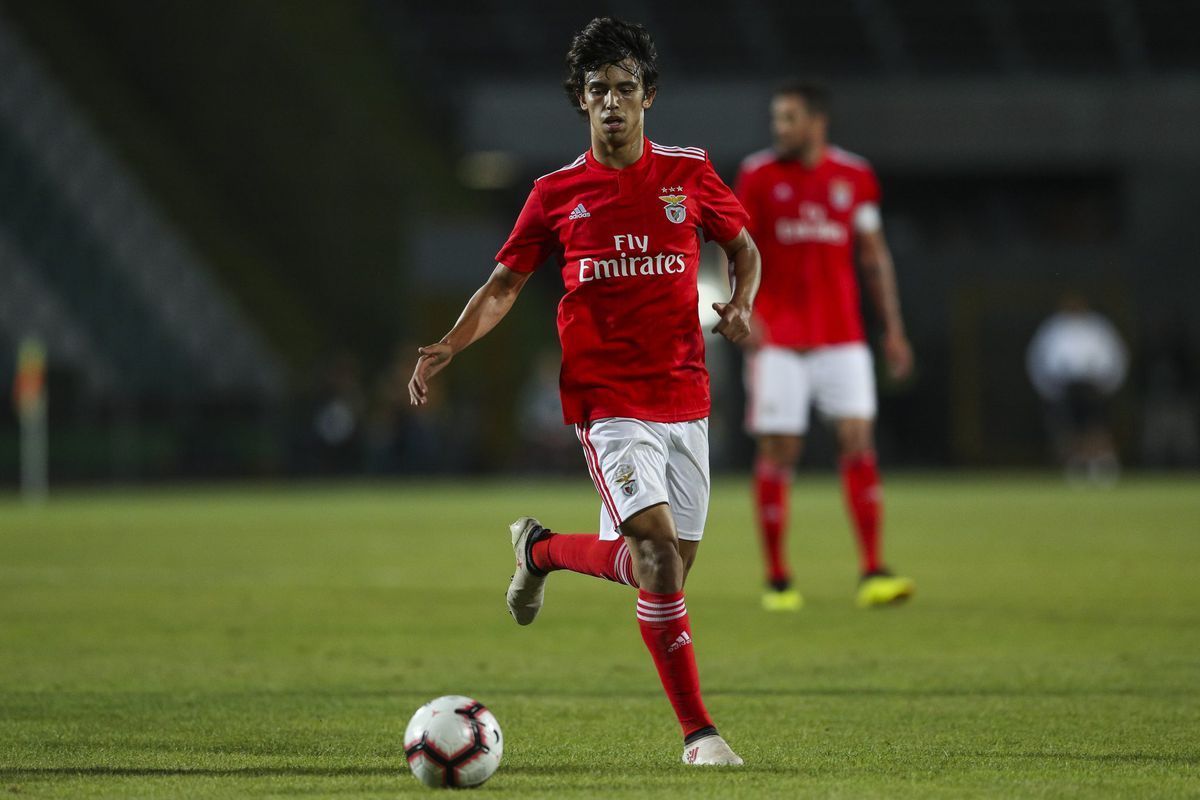 'Miljoenenbod Liverpool op 19-jarig Benfica-talent'