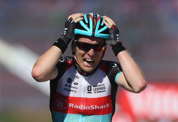 Tour de France-etappewinnaar Jan Bakelants hangt zijn fiets aan de wilgen