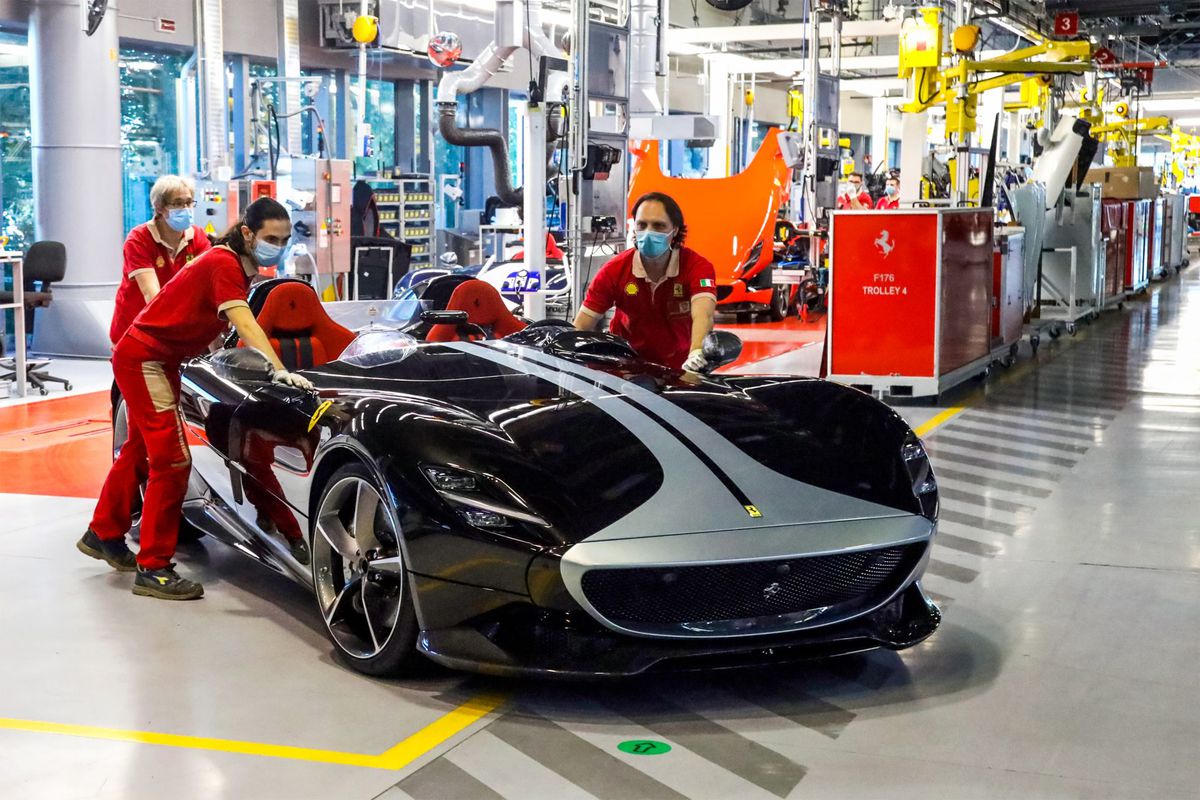 Dit is de 1,6 miljoen kostende Ferrari van Max Verstappen