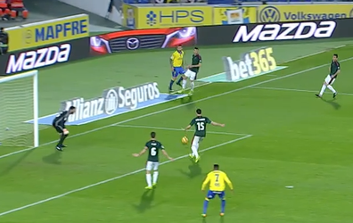 HAHA! Lachwekkende eigen goal van Osasuna-verdediger Garcia (video)