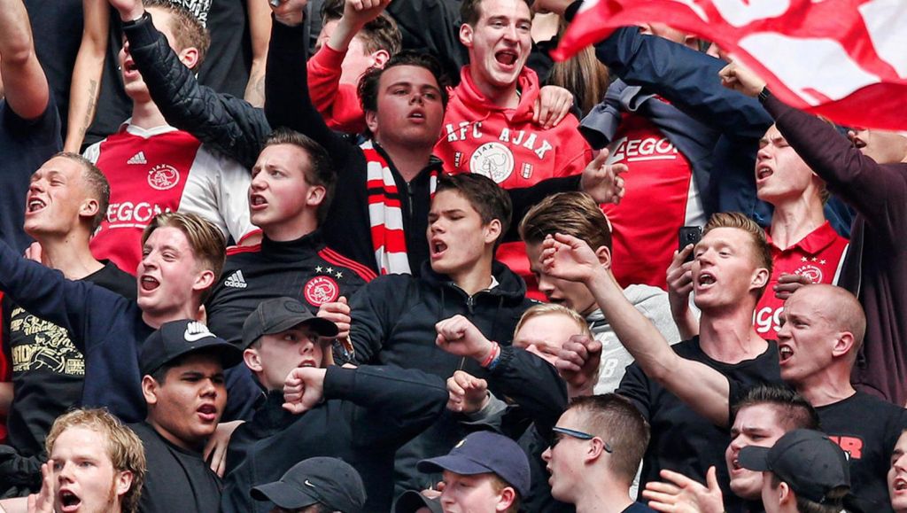 Ajax-fans weer welkom bij FC Utrecht, maar wel minder minder minder