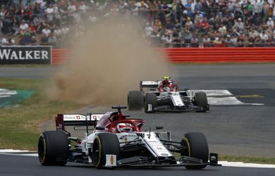 Domme fout Giovinazzi zorgt voor Safety Car (video)