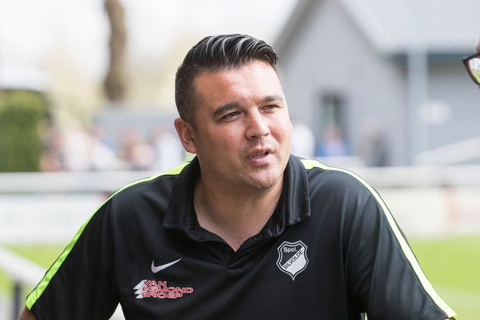 Dennis van Beukering loopt stage bij Oranje Onder 18