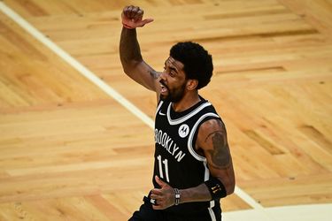 Toeschouwer kan zich weer niet gedragen in NBA: speler krijgt fles water naar z'n hoofd geslingerd