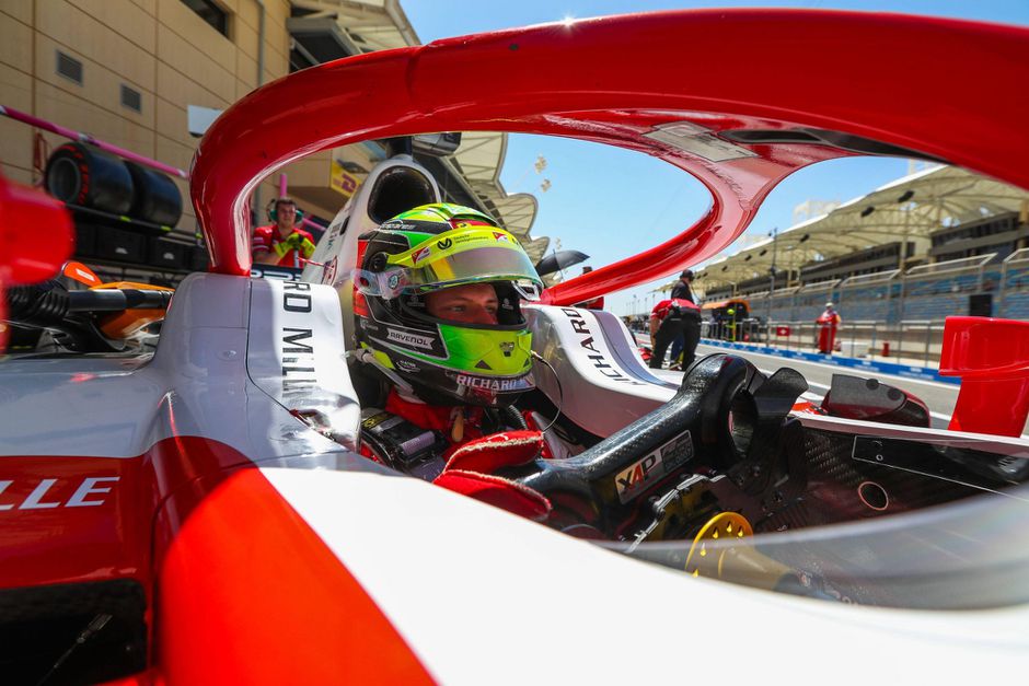 Verstappen denkt niet dat het moeilijk is voor Mick Schumacher om 'zoon van' te zijn