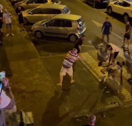 🎥👀 | Dronken Engelse en Welshe WK-fans gooien stoelen en gaan op de vuist op Tenerife
