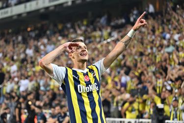 🎥 | Sebastian Szymanski scoort bij debuut meteen voor Fenerbahçe