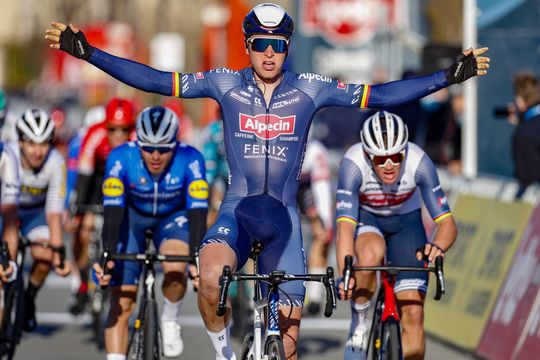 🎥 | Kopgroep reed eventjes verkeerd, maar Merlier sprint naar zege Bredene Koksijde Classic