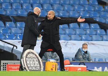 🎥 | Pep Guardiola misdraagt zich compleet tegen de 4e official tijdens Manchester City-West Brom