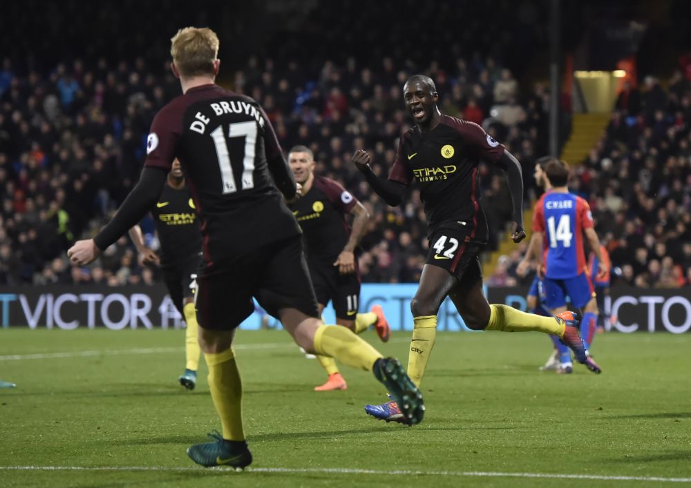 PL-overzicht: Yaya Touré schiet City op gelijke hoogte met Liverpool (video)