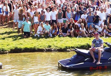 Verstappen geeft in de rest van zijn leven niet veel om auto's