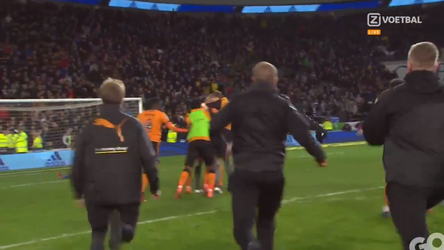 WOW! Premier League-kandidaat Wolves overleeft 2 pingels in blessuretijd (video)