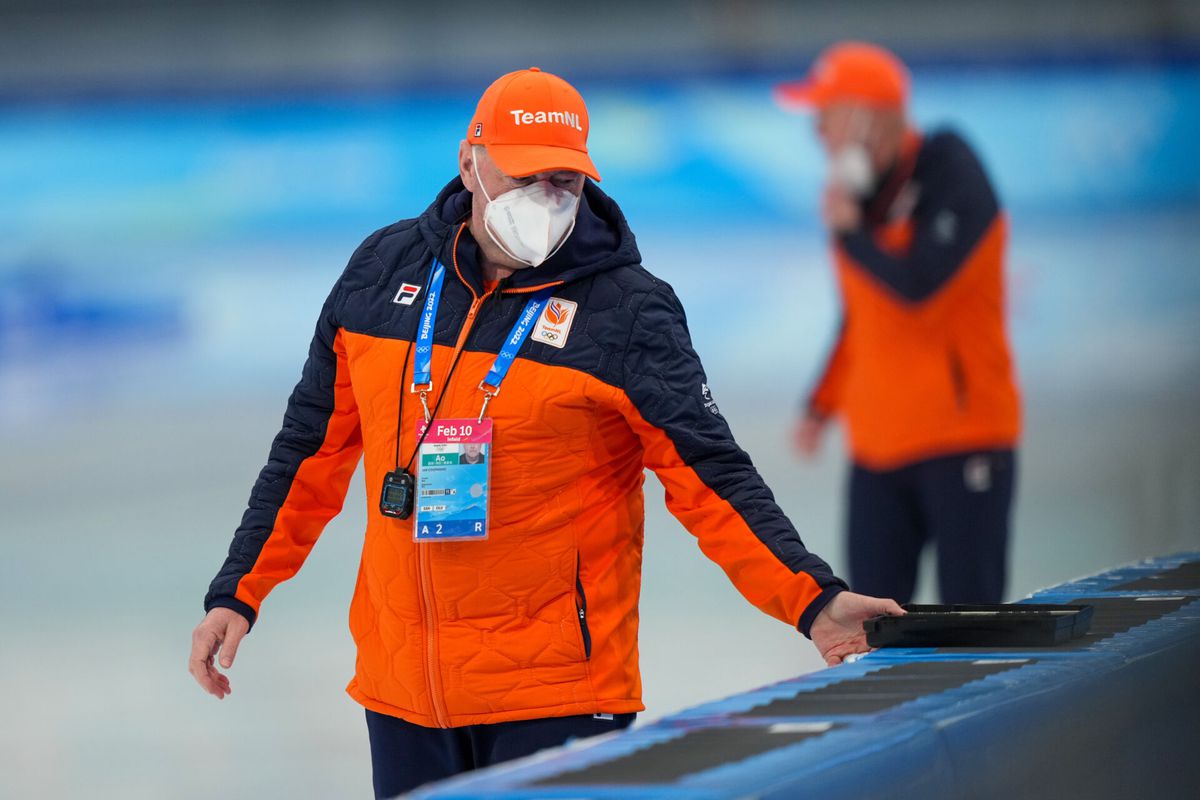 Schaatsbondscoach Jan Coopmans wil ondanks drama op ploegenachtervolging door