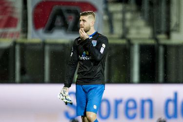 PEC-spits Veldwijk noodgedwongen keeper tegen AZ (video)