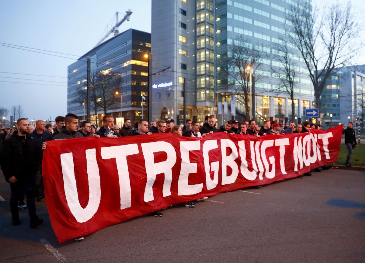 Statement Utrecht-fans naar KNVB na ontbreken minuut stilte: 'Schaam je kapot!'