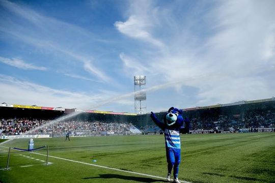Na 13 jaar kunstgras ligt er bij PEC Zwolle komend seizoen weer echt gras in het stadion