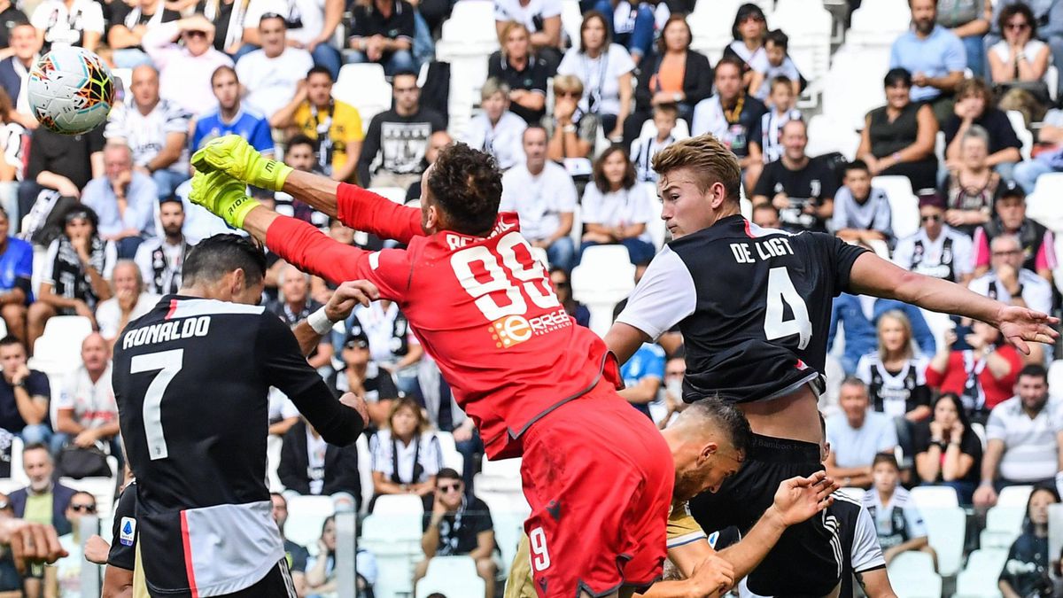 De Ligt speelt goed en Buffon pakt bizar record bij simpele zege Juve (video)