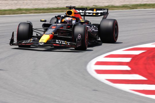 VT1 in Spanje: niemand komt in de buurt van Max Verstappen, Nyck de Vries 4e