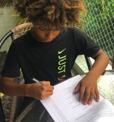 🖋 | Braziliaans toptalentje (8) is jongste atleet OOIT die profcontract tekent bij Nike