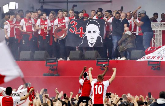 Terugkijken: dit waren de mooiste momenten van de huldiging van Ajax (video)