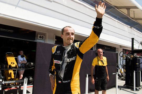 Kubica lacht critici uit: 'Denken jullie dat ik met 1 hand rijd?'