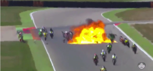 Grote crash tijdens Moto2 in Spanje (video)