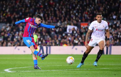 🎥 | Pedri fopt Sevilla-spelers en schiet machtig mooi raak: 1-0 Barcelona