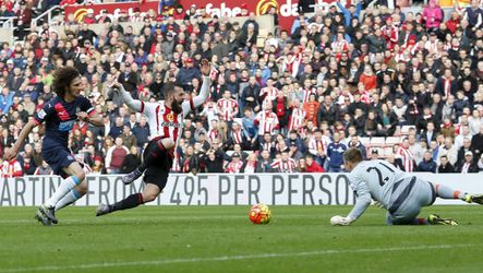 Sunderland geeft Newcastle dreun met eerste zege