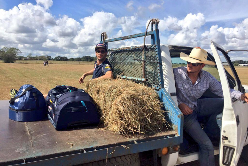 Ricciardo arriveert op traditionele Texaanse wijze in Amerika