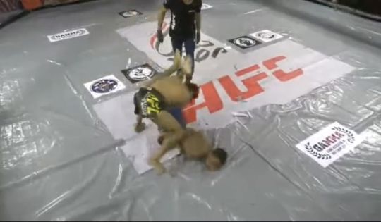 🎥 | KNAL! Ahmed Abdelaziz stuurt tegenstander met brute slam naar andere dimensie