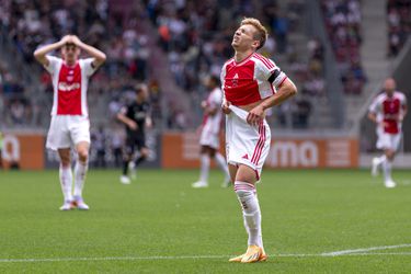 Ajax verliest wéér oefenwedstrijd: Gerónimo Rulli blundert erop los tegen Augsburg