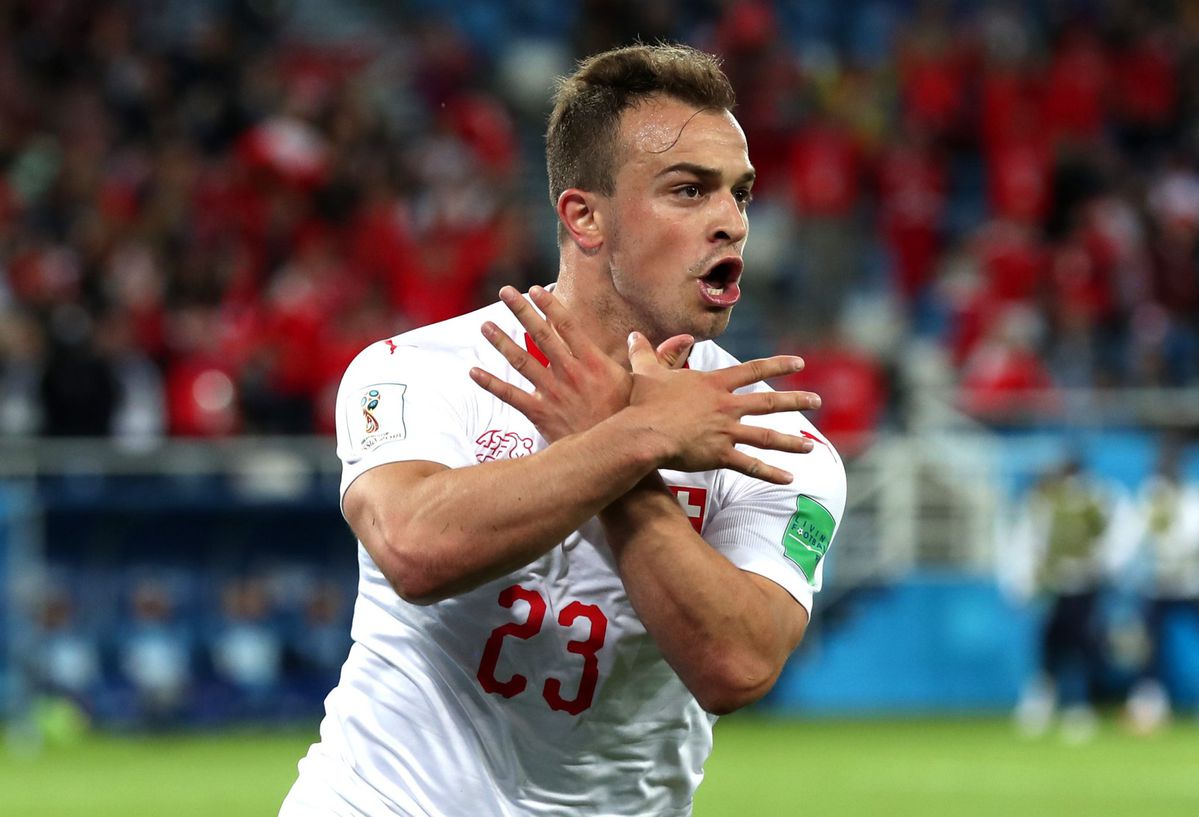 Shaqiri, Xhaka en Servische bondscoach provoceren erop los bij Servië-Zwitserland