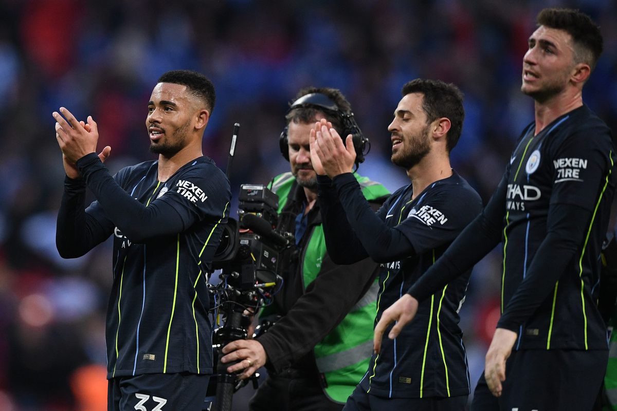 Spelers Manchester City betalen bussen voor fans naar FA Cup-finale