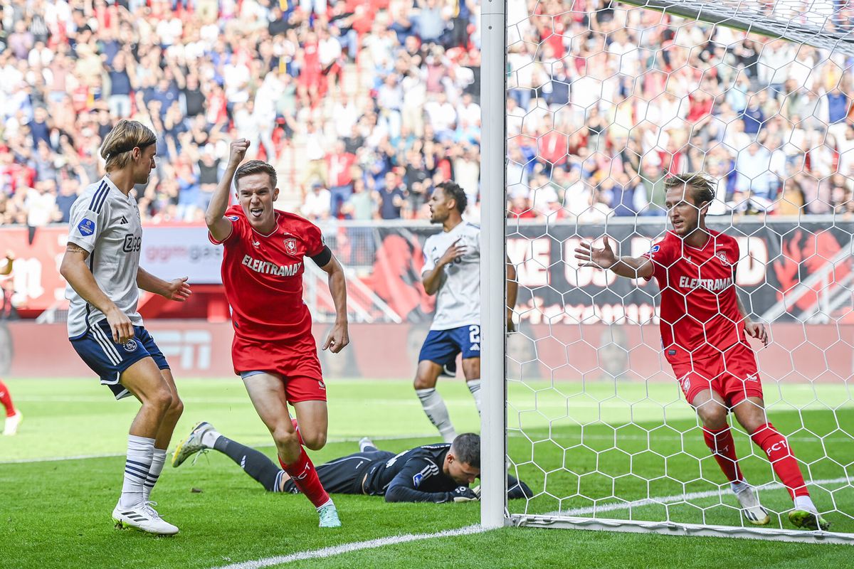 Oppermachtig FC Twente deelt volgende klap uit aan dramatisch Ajax