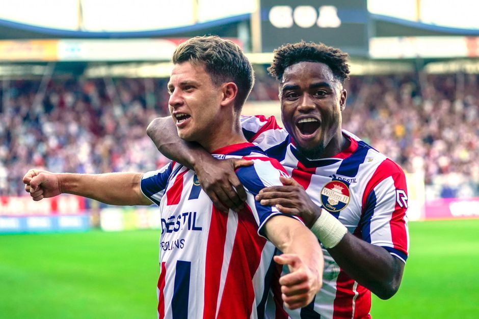 Willem II is tijdelijk koploper na winst op Emmen, Vitesse deelt punten met Heracles