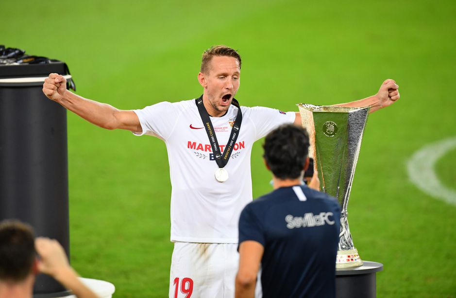 Bondscoach Lodeweges legt uit waarom hij Luuk de Jong en Donny van de Beek 'gewoon' selecteert