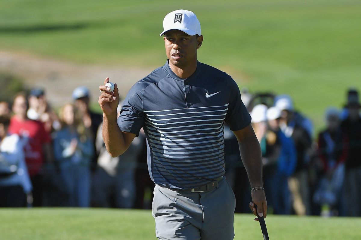 Tiger Woods kwalificeert zich voor ronde 2 Famers Open