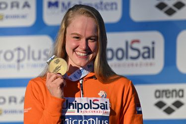 Maaike de Waard zwemt in persoonlijk record naar bronzen EK-medaille op 50 meter rugslag