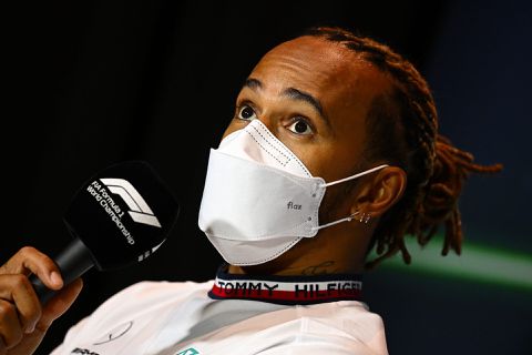 F1-marshal moet stoppen na misselijkmakende tweet over Lewis Hamilton