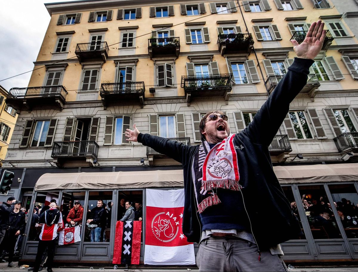 Check hier de sfeer bij Ajax-fans in Turijn vlak voor kraker tegen 'Juve (foto's)
