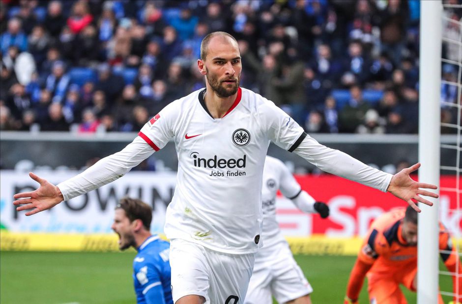 Dost scoort weer en is belangrijk voor Eintracht