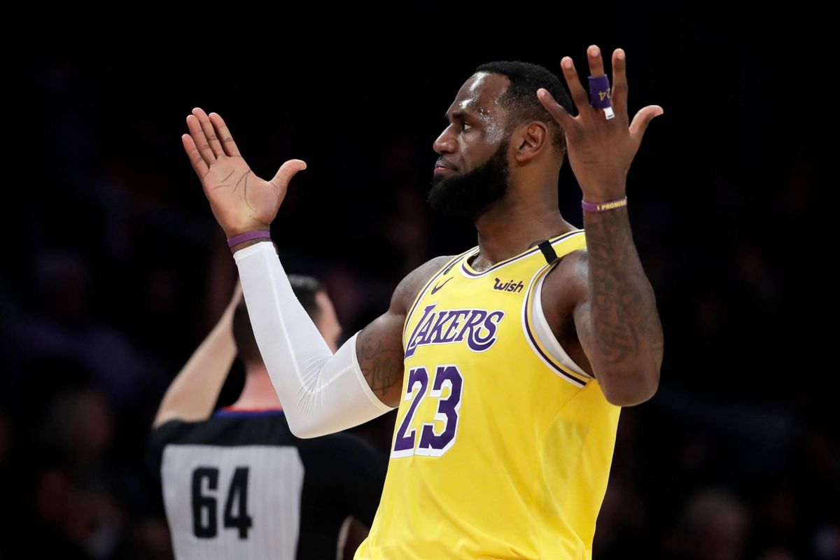 Vlak na Bryant-herdenking laat LeBron James zich weer van zijn beste kant zien voor de Lakers