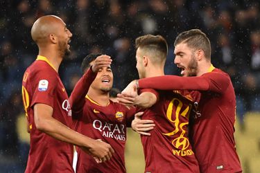 AS Roma wint met Kluivert en Karsdorp moeizaam bij terugkeer Ranieri