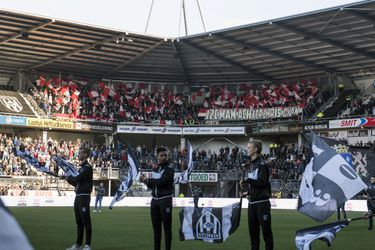 Topactie: Feyenoorders missen bijna de trein, politie helpt een handje