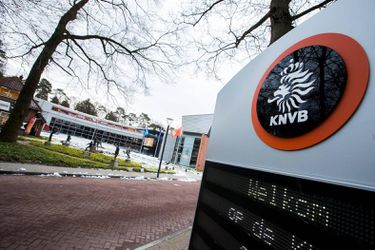 De KNVB bereidt zich voor op maatregelen tegen coronavirus: 'Het kan snel omslaan'