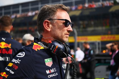 Christian Horner prijst Verstappen na nieuwe thuiszege: 'Extra veel druk en verwachtingen'