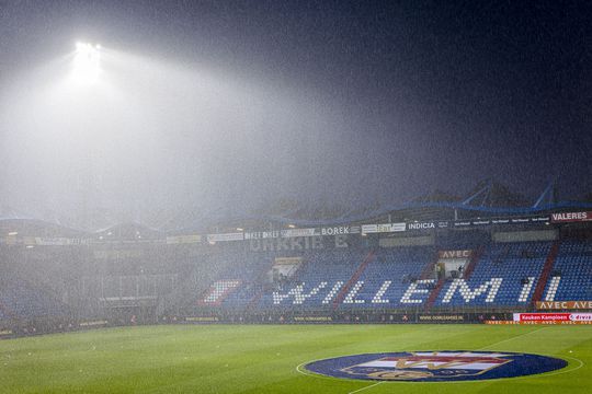 🌧️ | Willem II - TOP Oss valt letterlijk in het water: wedstrijd afgelast vanwege zeiknat veld
