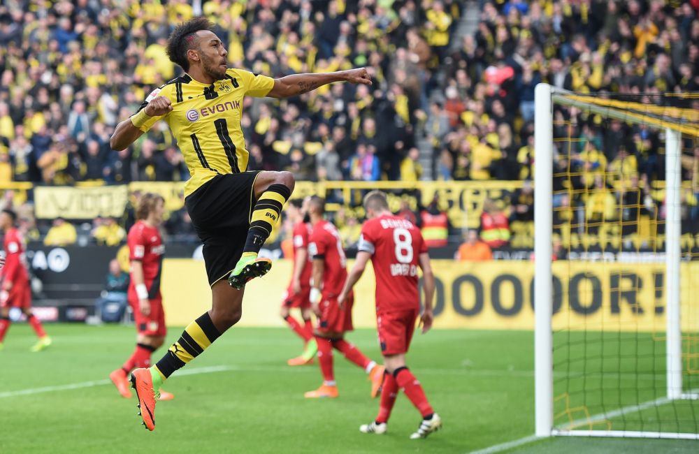 Swingend Dortmund maakt er een feestje van in lekkere derby