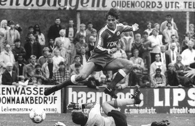 Hoe ene M. van Basten precies 38 jaar geleden bijna bij PSV terechtkwam